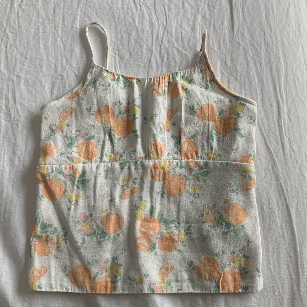 Used top in great condition! My daughter wore this one time.